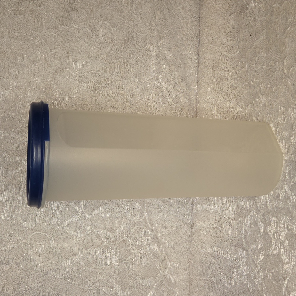 Tupperware: Round Container with Lid